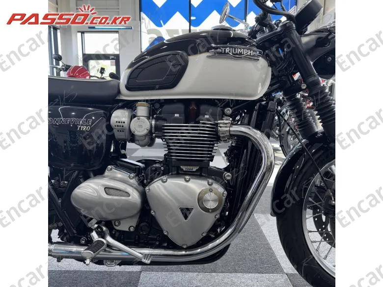 Triumph Bonneville T120 - фото 4