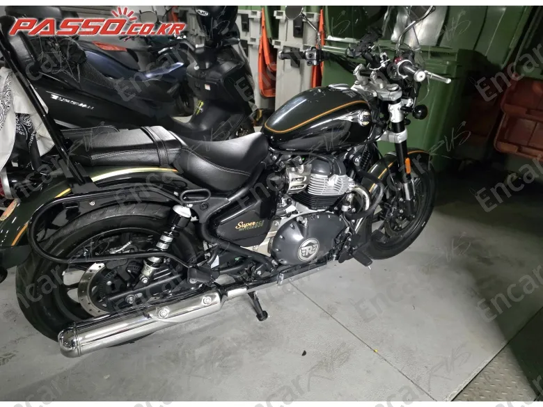 Royal Enfield Super Meteor 650 - фото 0