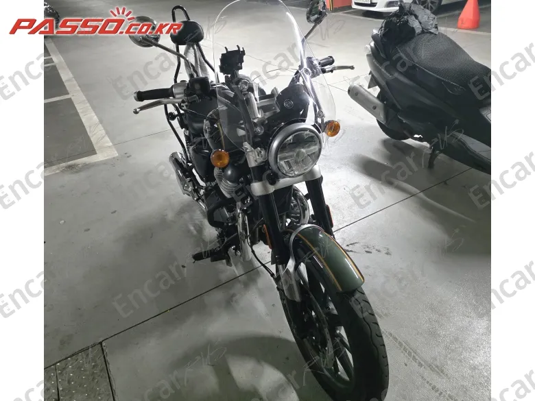 Royal Enfield Super Meteor 650 - фото 1