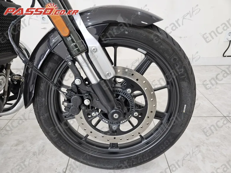 Royal Enfield Super Meteor 650 - фото 5