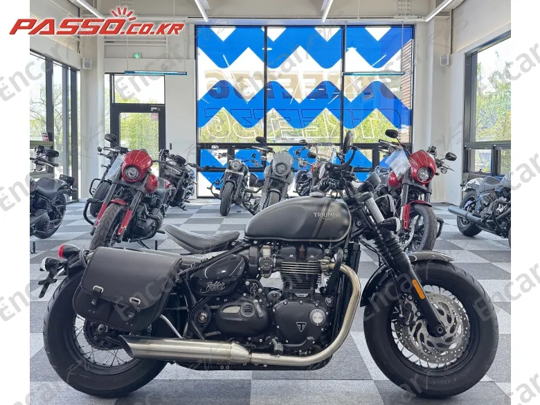 Triumph Bonneville Bobber - фото 0