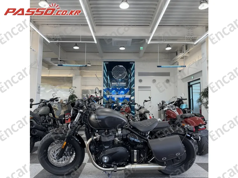 Triumph Bonneville Bobber - фото 1