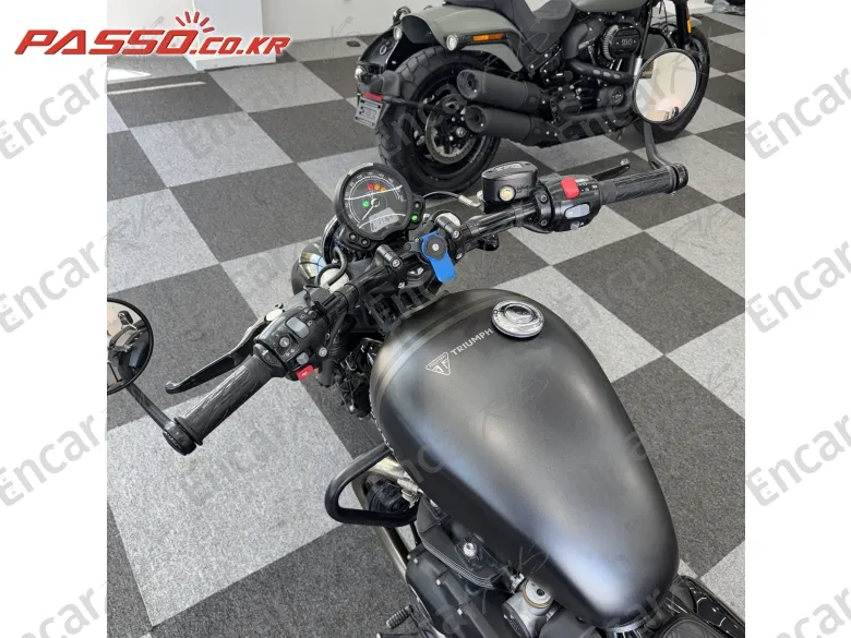 Triumph Bonneville Bobber - фото 3