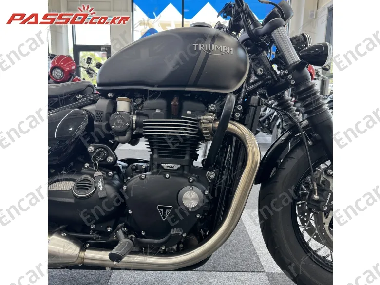 Triumph Bonneville Bobber - фото 4