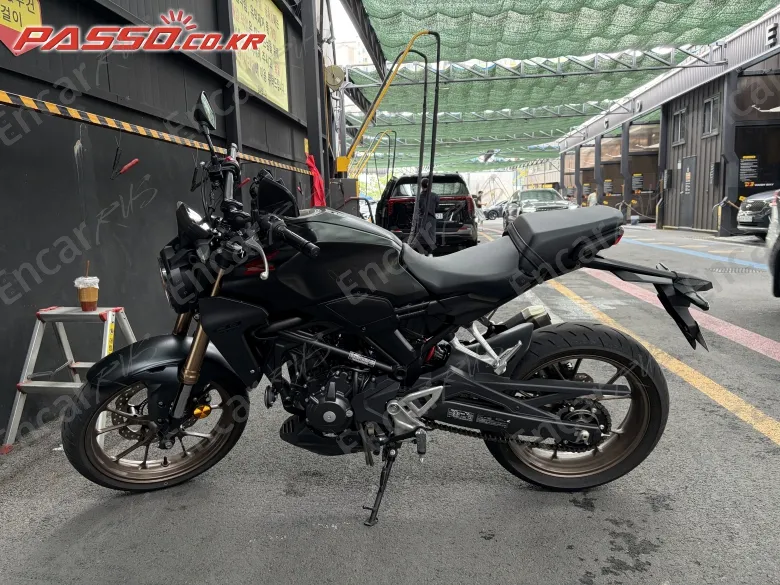HONDA CB 300 R - фото 1