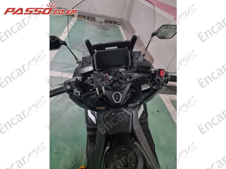 YAMAHA T MAX 560 - фото 3