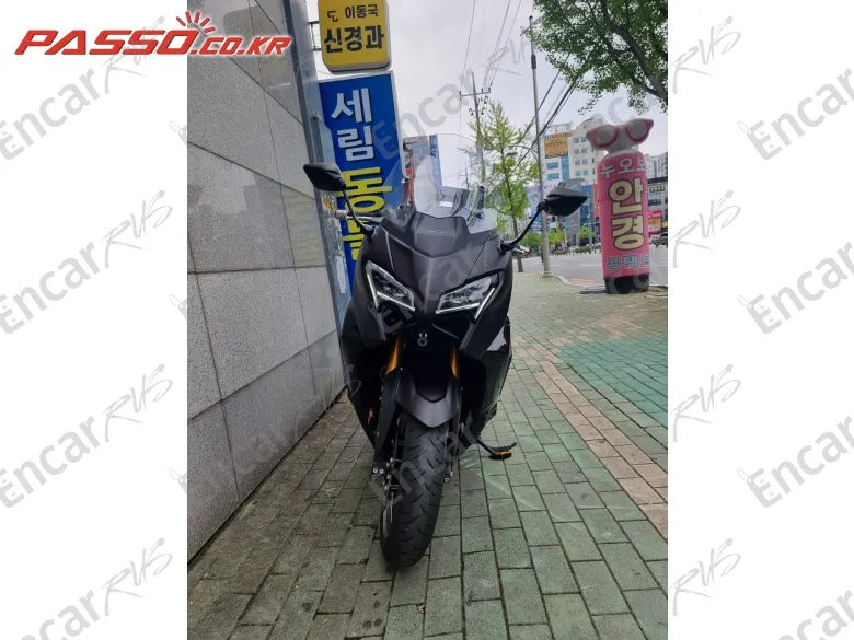 YAMAHA T MAX 560 - фото 4