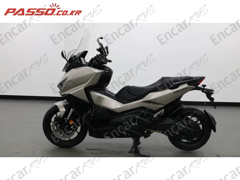 Honda Forza 750 - фото 1