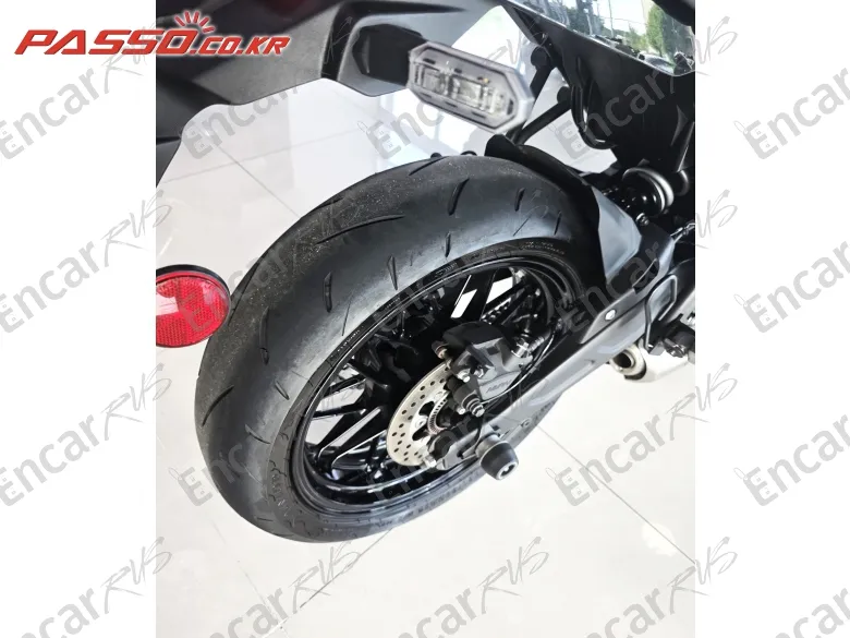 Kawasaki Z 650 Rs Abs - фото 5