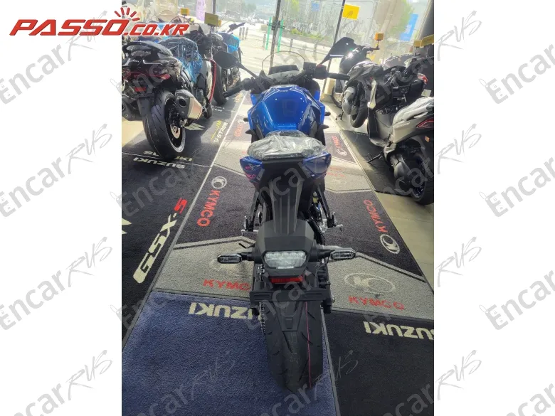 Suzuki Gsx 8 R - фото 2