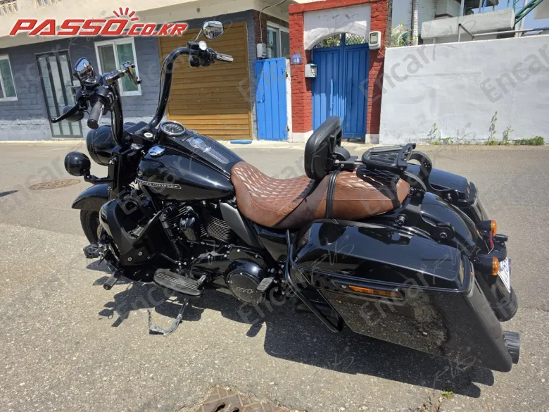 HARLEY-DAVIDSON ROAD KING SPECIAL - фото 1