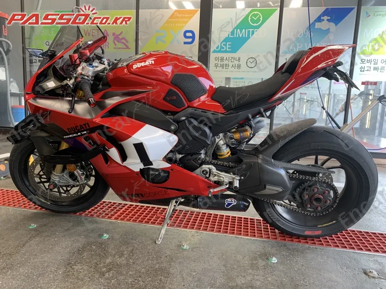 Ducati Panigale V4 S - фото 1