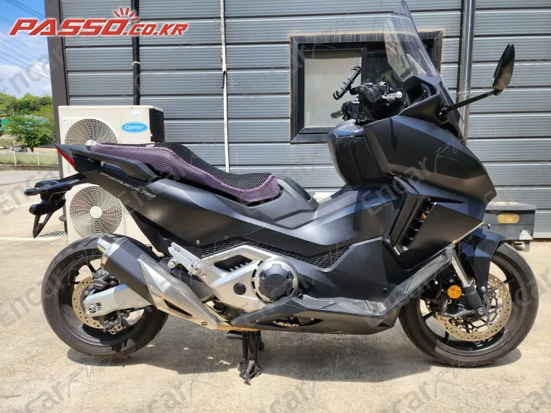 Honda Forza 750 - фото 0