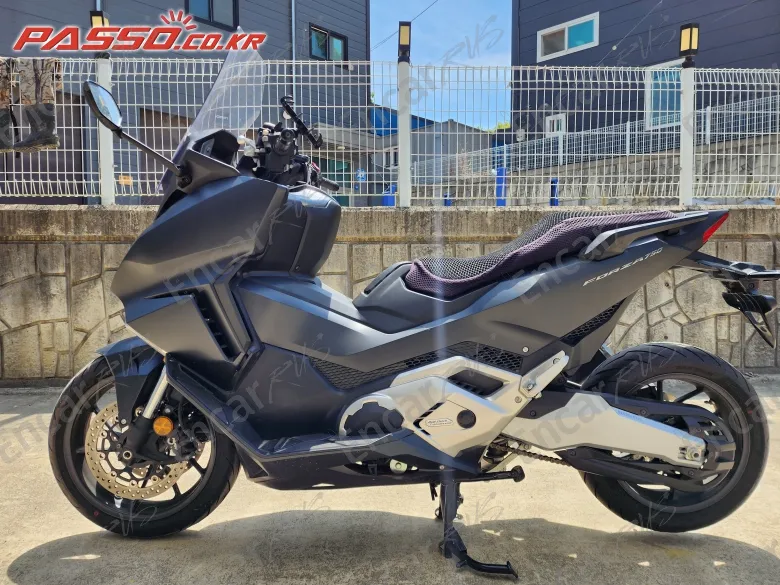 Honda Forza 750 - фото 1