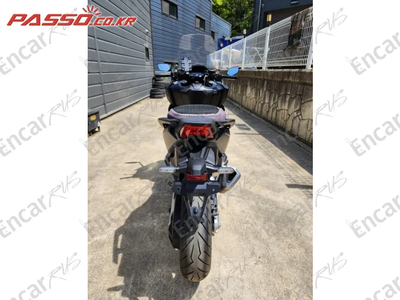 Honda Forza 750 - фото 2