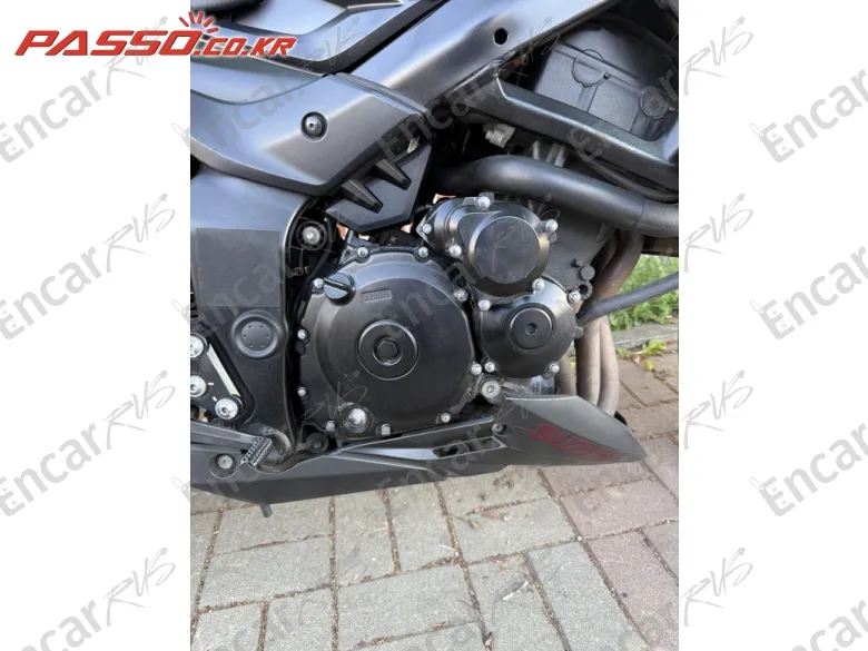 Suzuki Gsx S 750 - фото 4