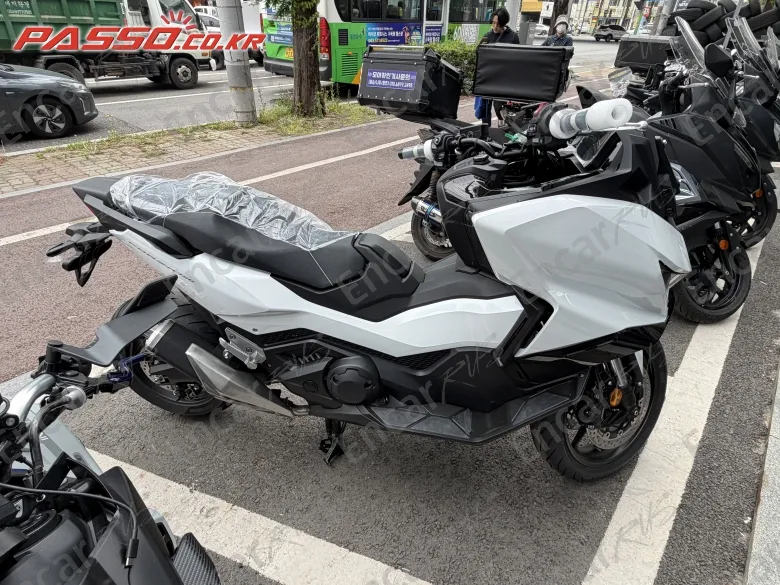 Honda Forza 750 - фото 1