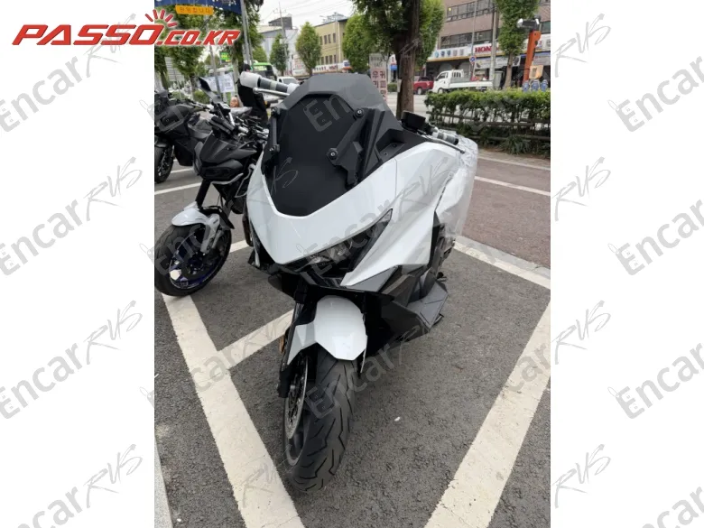 Honda Forza 750 - фото 2