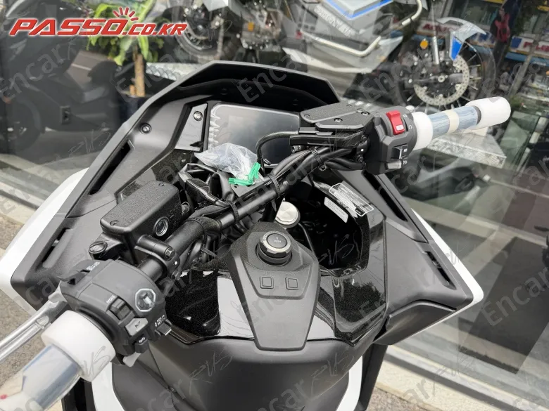 Honda Forza 750 - фото 6