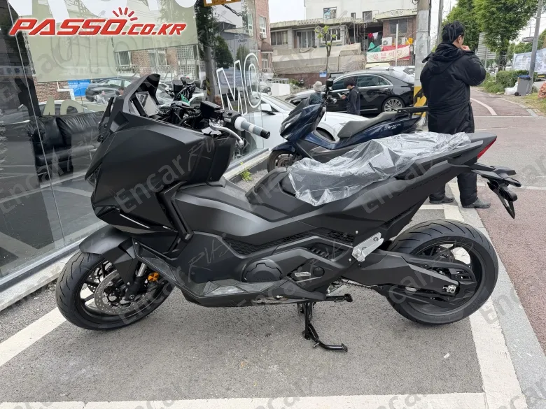 Honda Forza 750 - фото 0