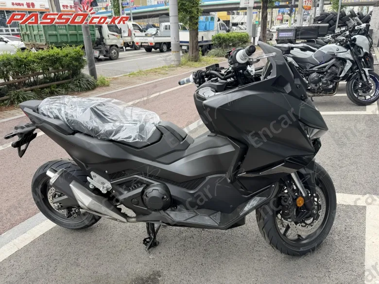 Honda Forza 750 - фото 2
