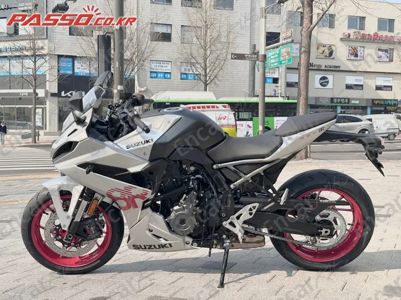 Suzuki Gsx 8 R - фото 1