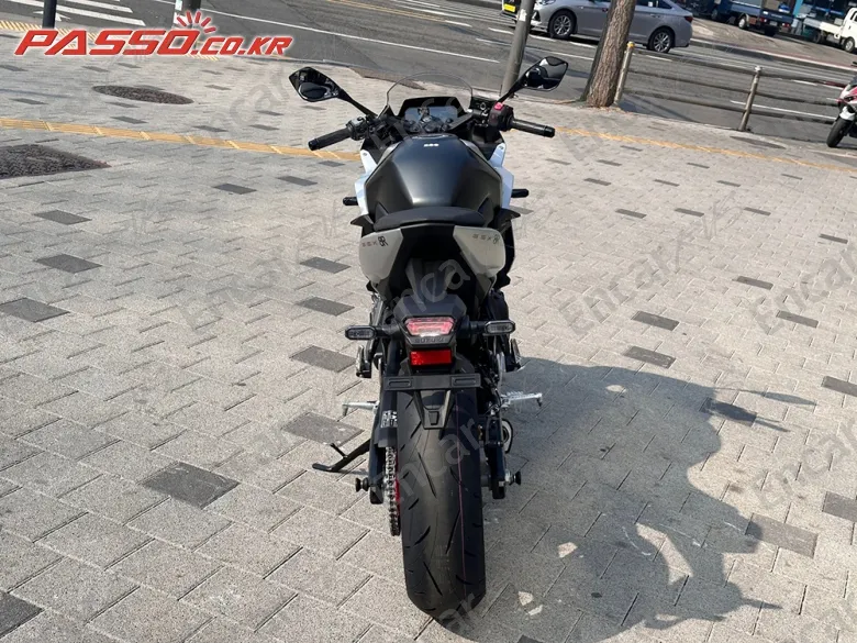 Suzuki Gsx 8 R - фото 2