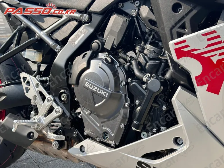 Suzuki Gsx 8 R - фото 4