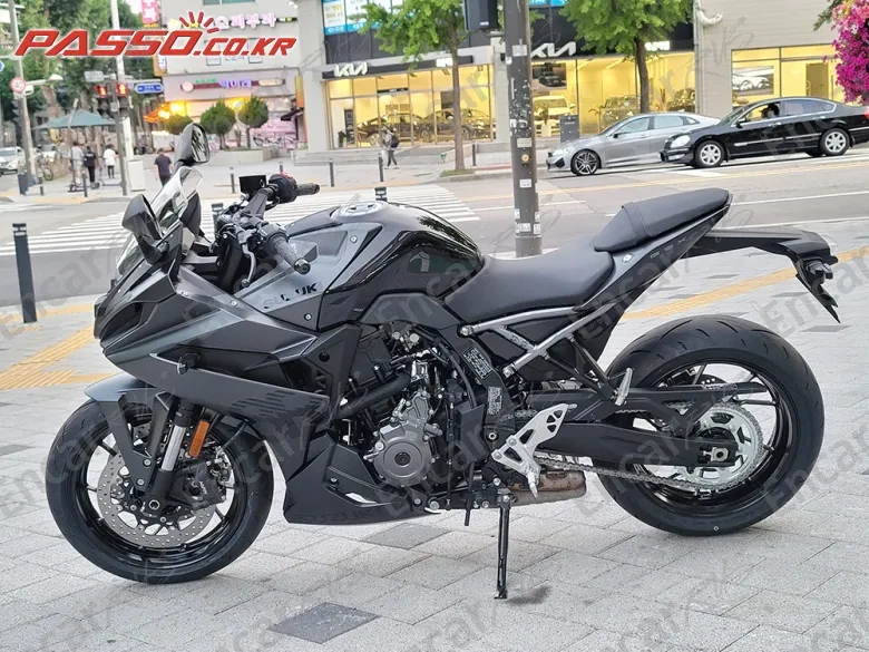 Suzuki Gsx 8 R - фото 1