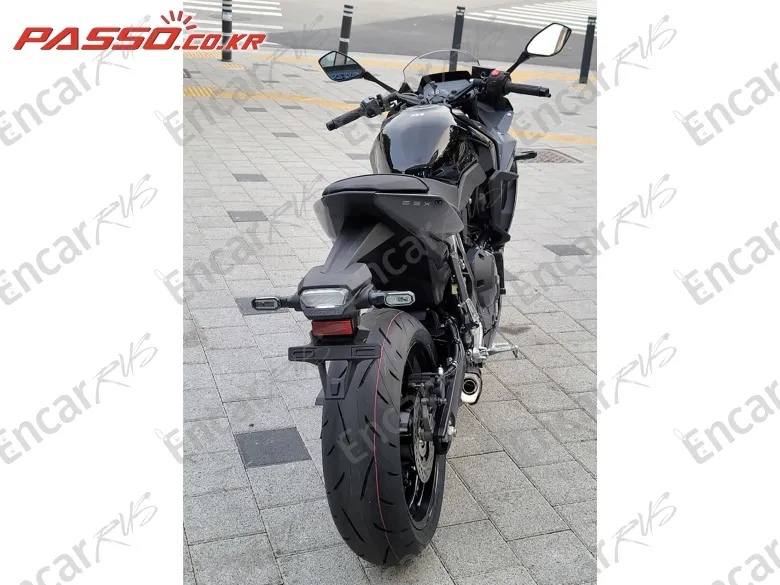 Suzuki Gsx 8 R - фото 2