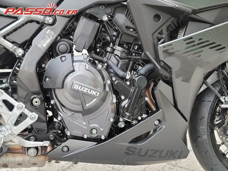 Suzuki Gsx 8 R - фото 4