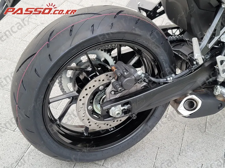 Suzuki Gsx 8 R - фото 5