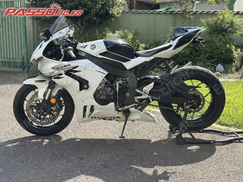 HONDA CBR 1000 RR-R FIREBLADE - фото 1