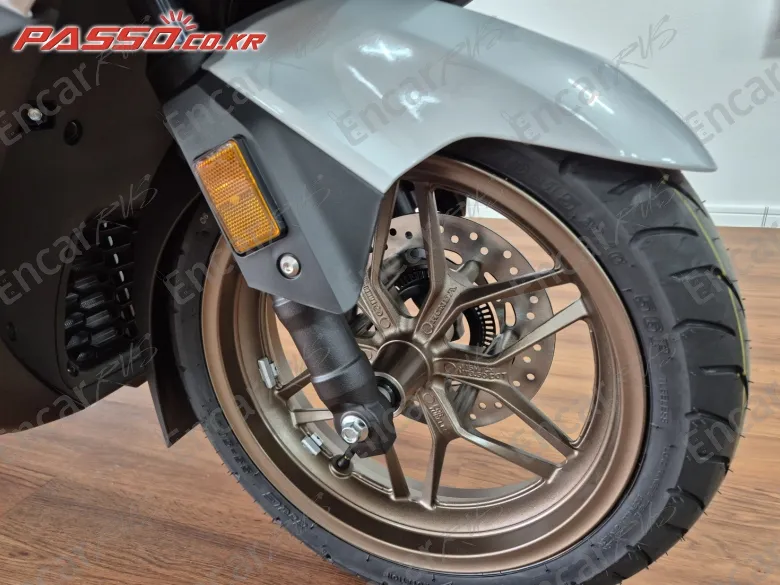 Honda Forza 350 - фото 5