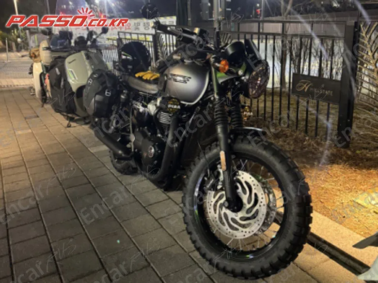 Triumph Bonneville T120 Black - фото 0