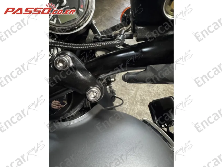 Triumph Bonneville T120 Black - фото 3