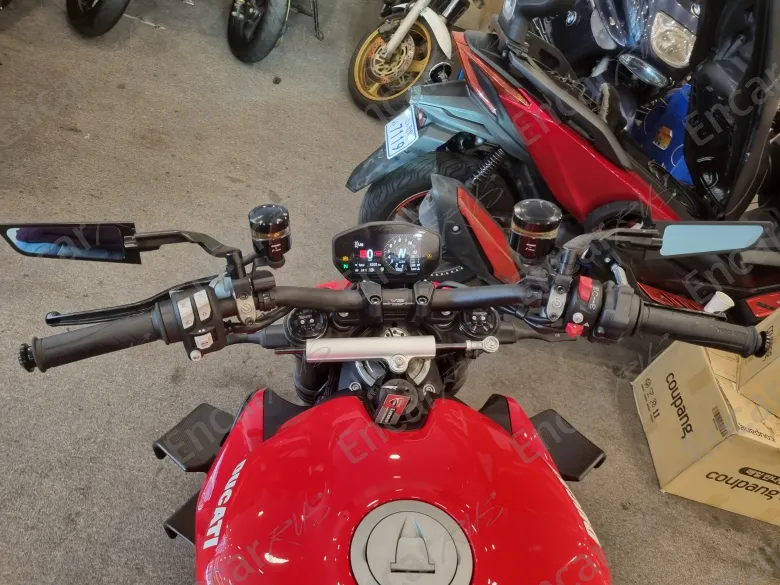 DUCATI STREETFIGHTER V2 - фото 3