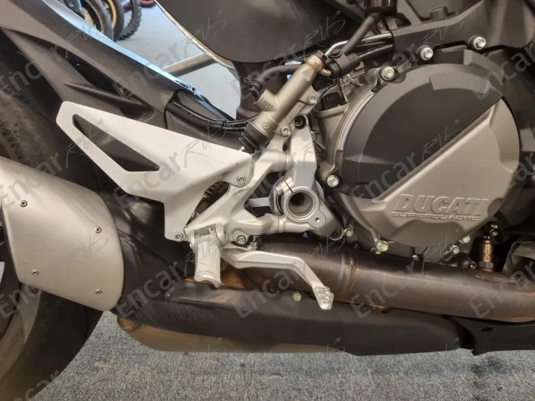DUCATI STREETFIGHTER V2 - фото 4