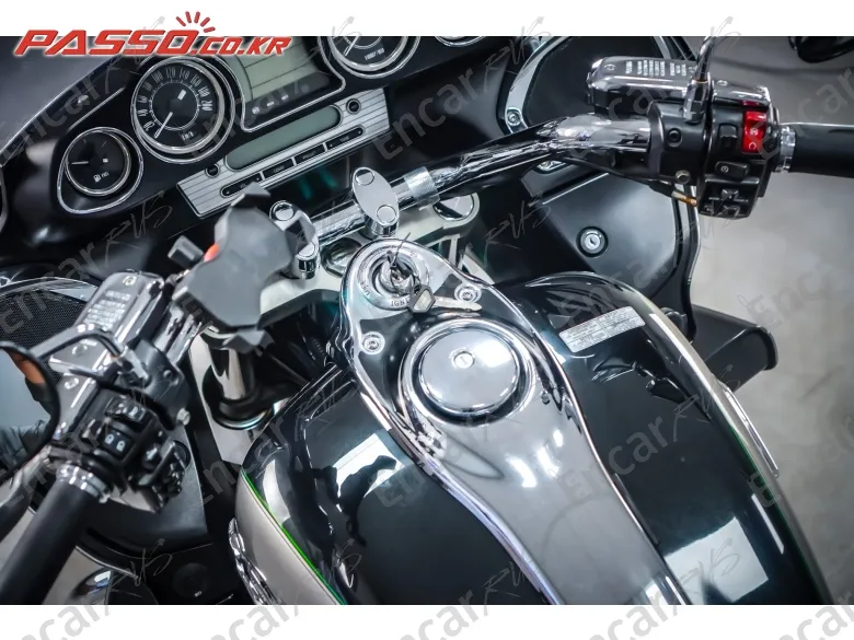 Kawasaki Vulcan 1700 Voyager Abs - фото 3