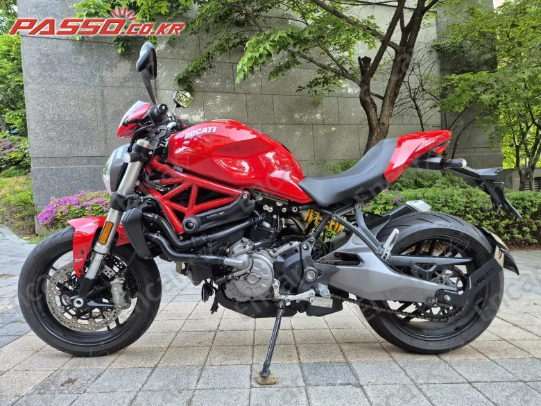 Ducati Monster 821 - фото 1