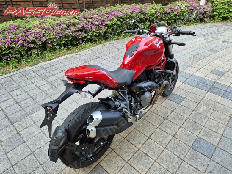 Ducati Monster 821 - фото 2