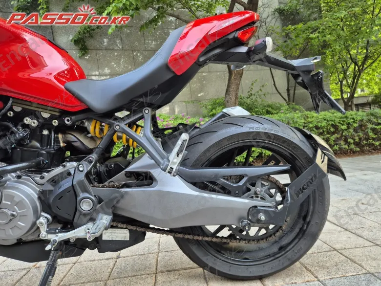 Ducati Monster 821 - фото 5