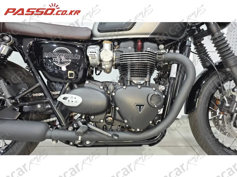Triumph Bonneville T120 Black - фото 4