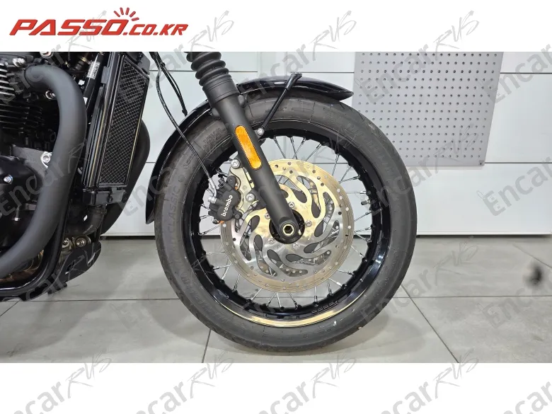 Triumph Bonneville T120 Black - фото 5