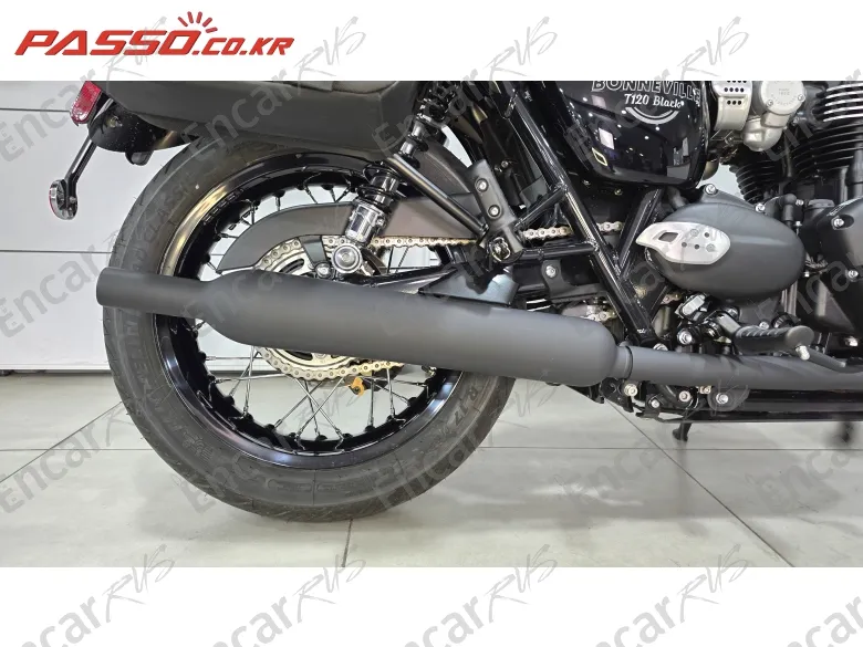 Triumph Bonneville T120 Black - фото 6