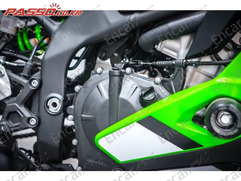Kawasaki Ninja Zx 4 Rr - фото 4