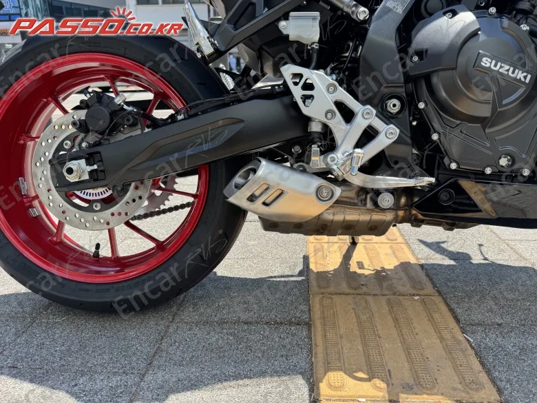 Suzuki Gsx 8 Tt - фото 6