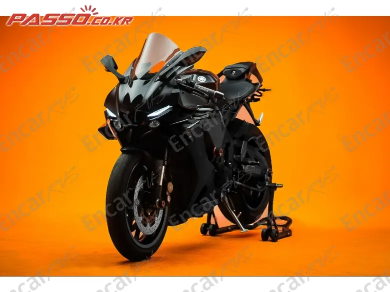 YAMAHA YZF R1 - фото 1