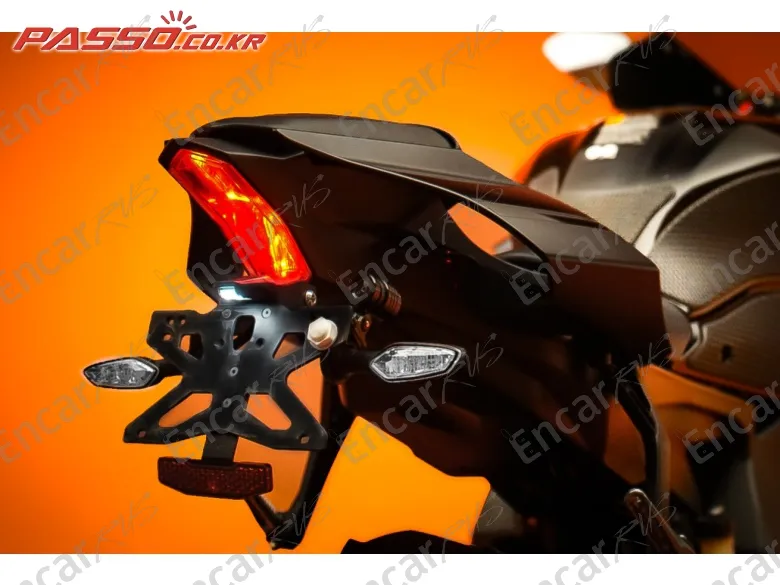 YAMAHA YZF R1 - фото 6