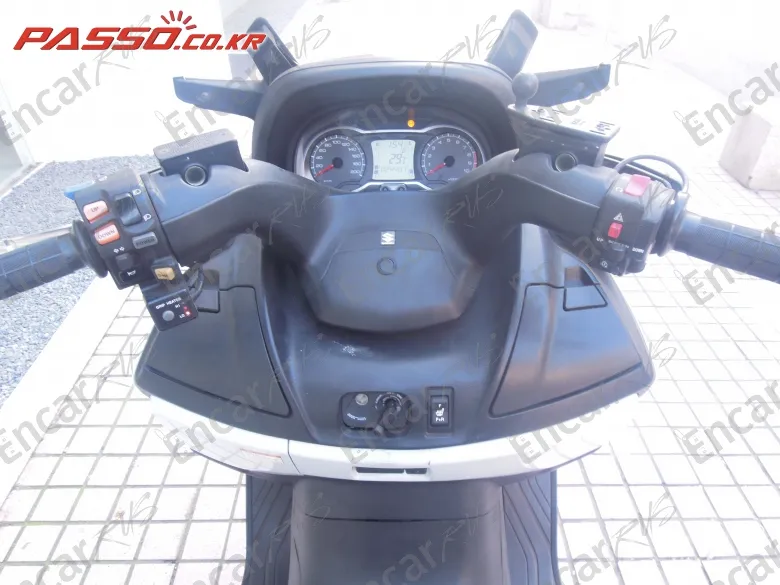 Suzuki Burgman 650 Executive - фото 3